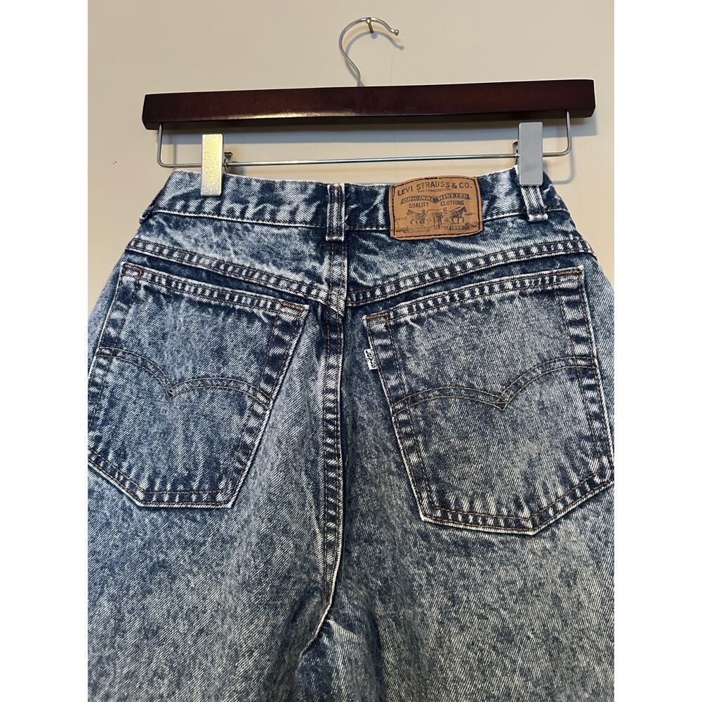 Vintage 1980’s white tab acid wash Levi’s, juniors size 13